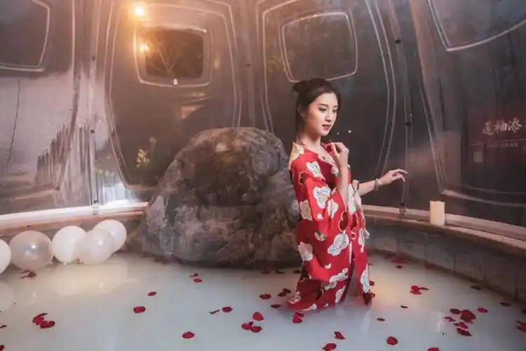 地熱溫泉醫(yī)養(yǎng)行業(yè)賦能新質(zhì)生產(chǎn)力發(fā)展-地熱開發(fā)利用-地大熱能 地熱溫泉醫(yī)養(yǎng)行業(yè)賦能新質(zhì)生產(chǎn)力發(fā)展-地熱開發(fā)利用-地大熱能